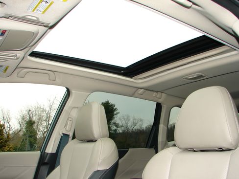 Used 2024 Subaru Forester Limited image 3