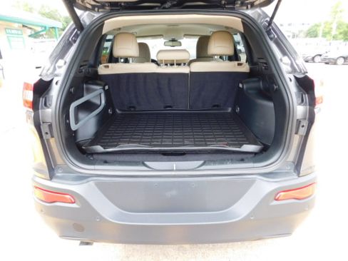 Used 2018 Jeep Cherokee FWD Limited image 7