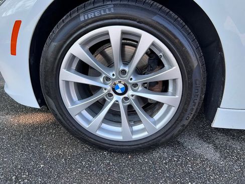 Used 2017 BMW 320i xDrive image 12