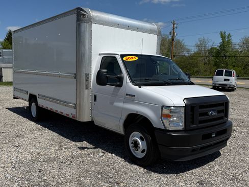 Used 2021 Ford E-350 and Econoline 350 image 1