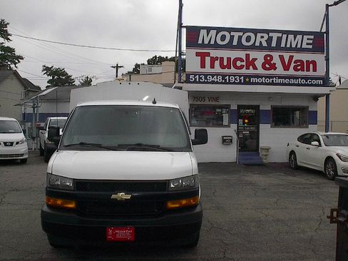 Used 2020 Chevrolet Express 3500 UNAVAIL RWD image 2