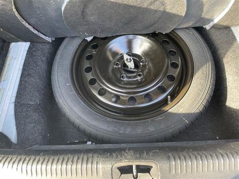 Used 2016 Chrysler 200 Limited image 14