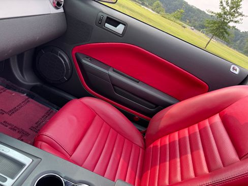 Used 2005 Ford Mustang Premium image 11