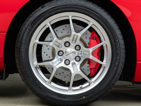 Used 2005 Ford GT RWD image 55