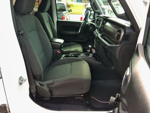 Used 2018 Jeep Wrangler Unlimited Sport image 30