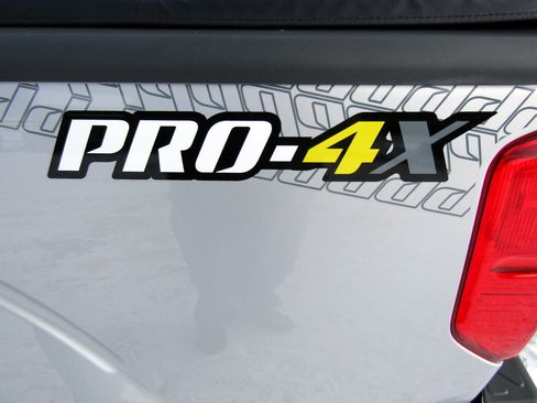 Used 2019 Nissan Frontier PRO-4X image 14