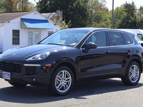 Used 2016 Porsche Cayenne S image 3