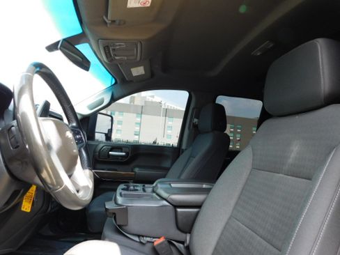 Used 2023 Chevrolet Silverado 2500 LT image 9