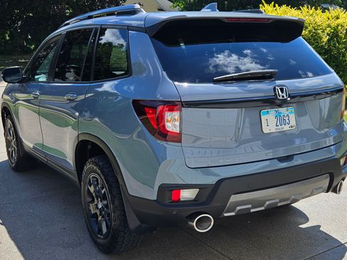 Used 2025 Honda Passport AWD TrailSport image 4