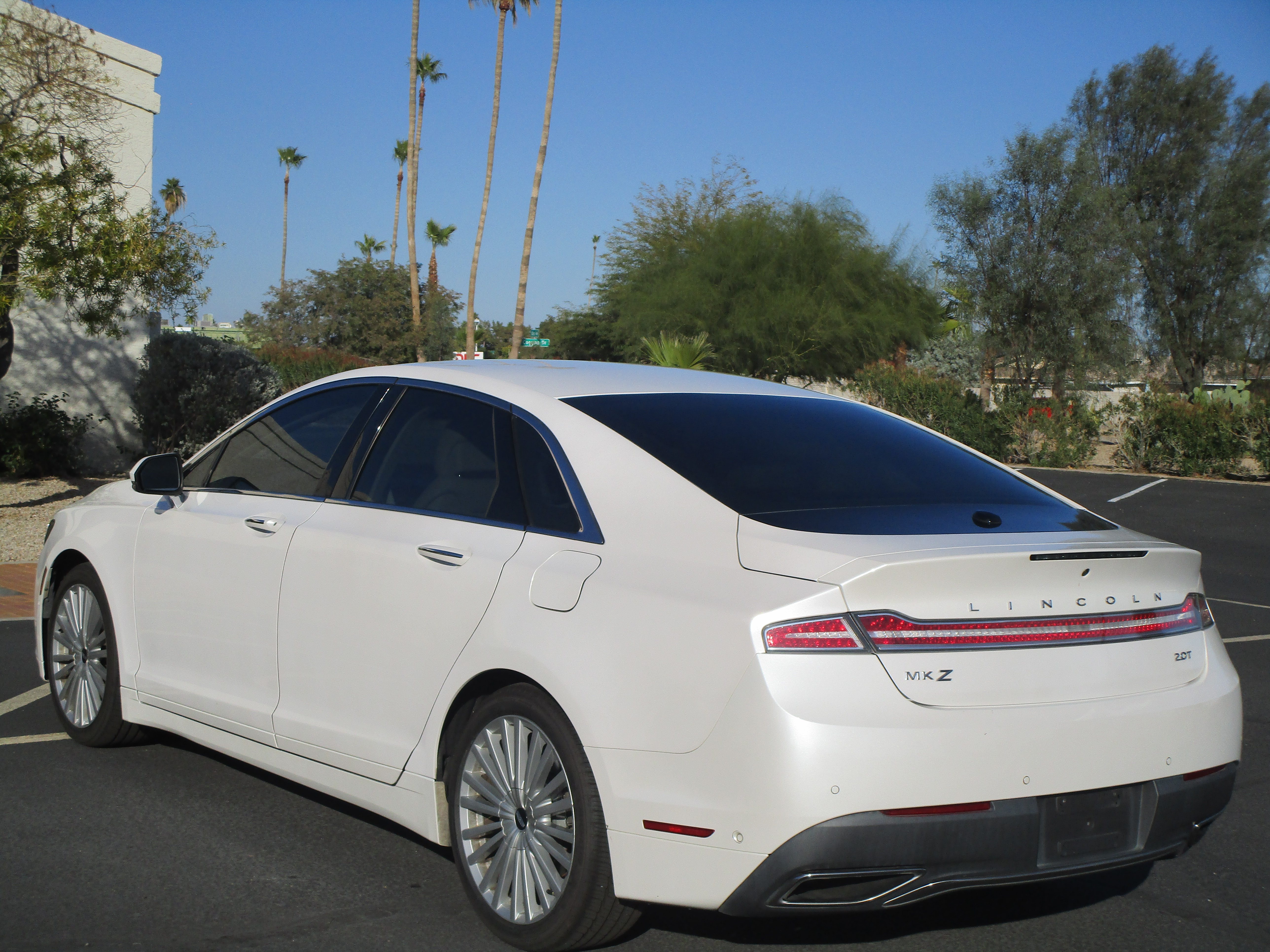 Used 2017 Lincoln MKZ Reserve FWD image 8