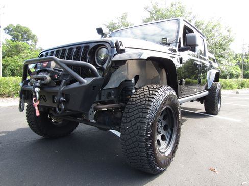 Used 2021 Jeep Gladiator Sport image 2