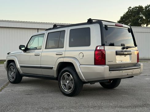 Used 2008 Jeep Commander Sport image 3