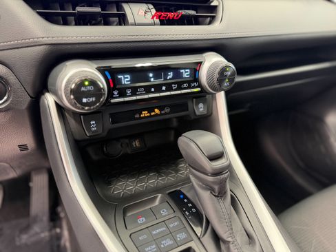 Used 2025 Toyota RAV4 XLE image 12