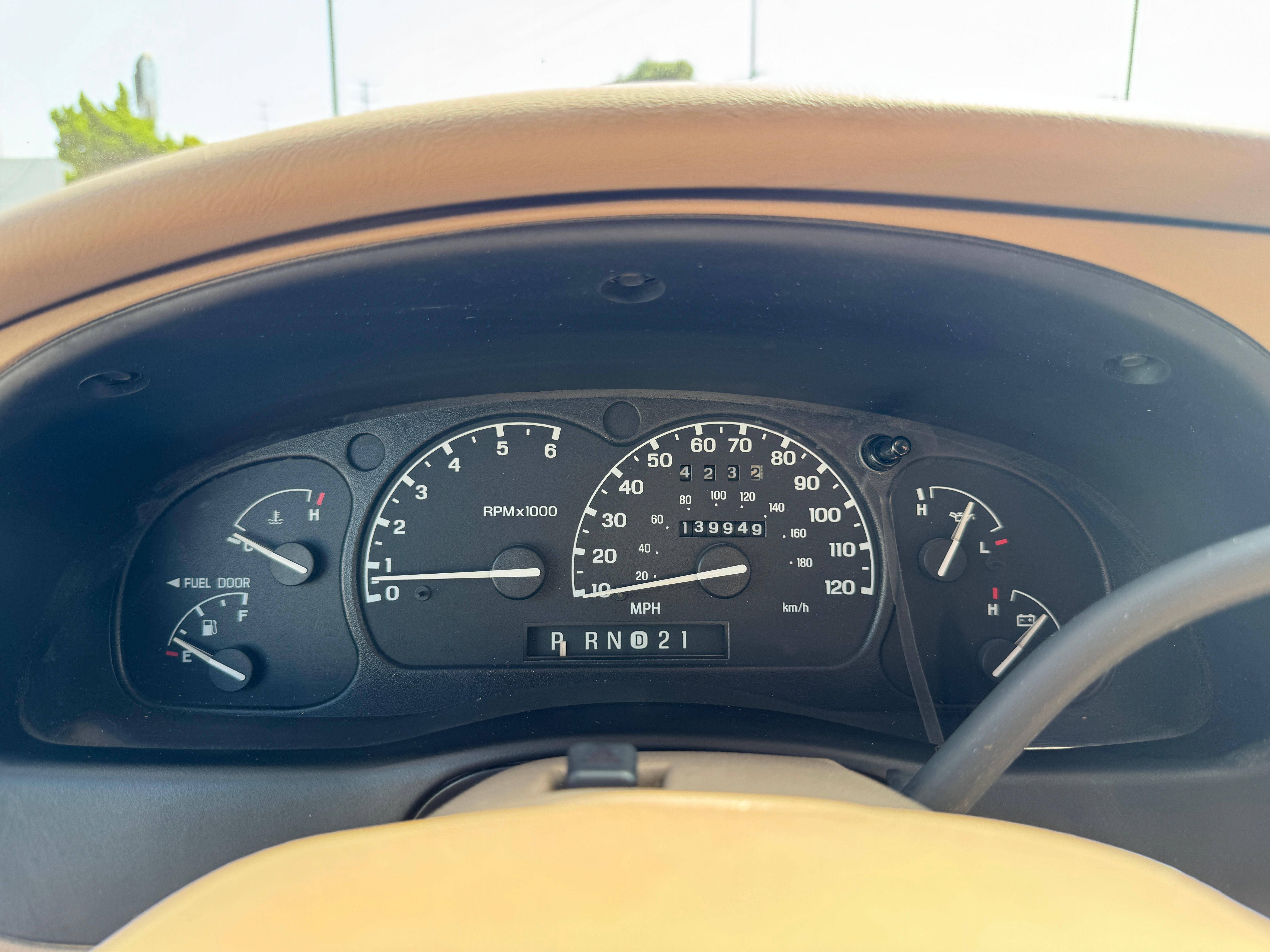 Used 2000 Ford Explorer 2WD Eddie Bauer image 25
