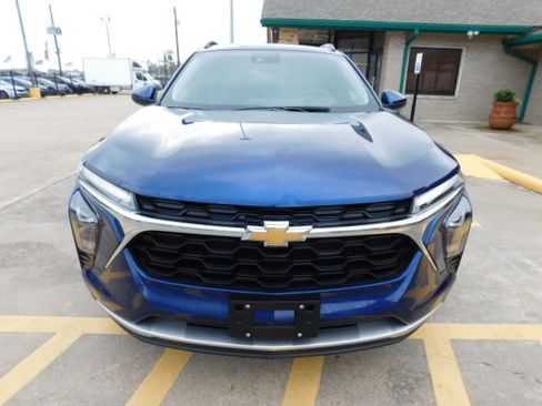 Used 2024 Chevrolet Trax LT image 3