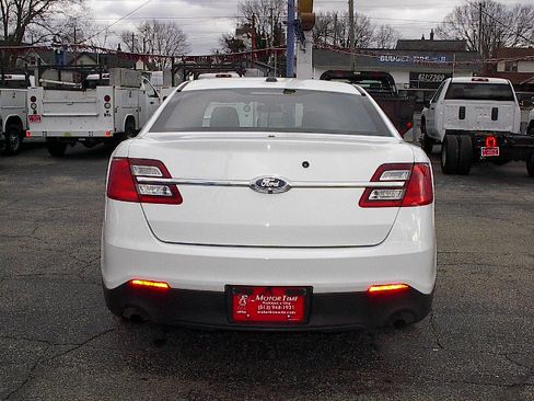 Used 2015 Ford Taurus image 5
