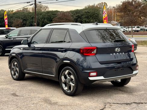 Used 2022 Hyundai Venue Limited image 7