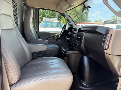 Used 2023 GMC Savana 2500 UNAVAIL RWD image 19