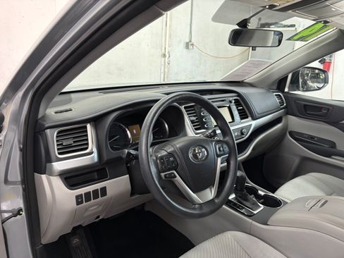 Used 2014 Toyota Highlander FWD LE V6 image 14