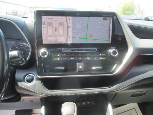 Used 2021 Toyota Highlander AWD Platinum V6 image 7