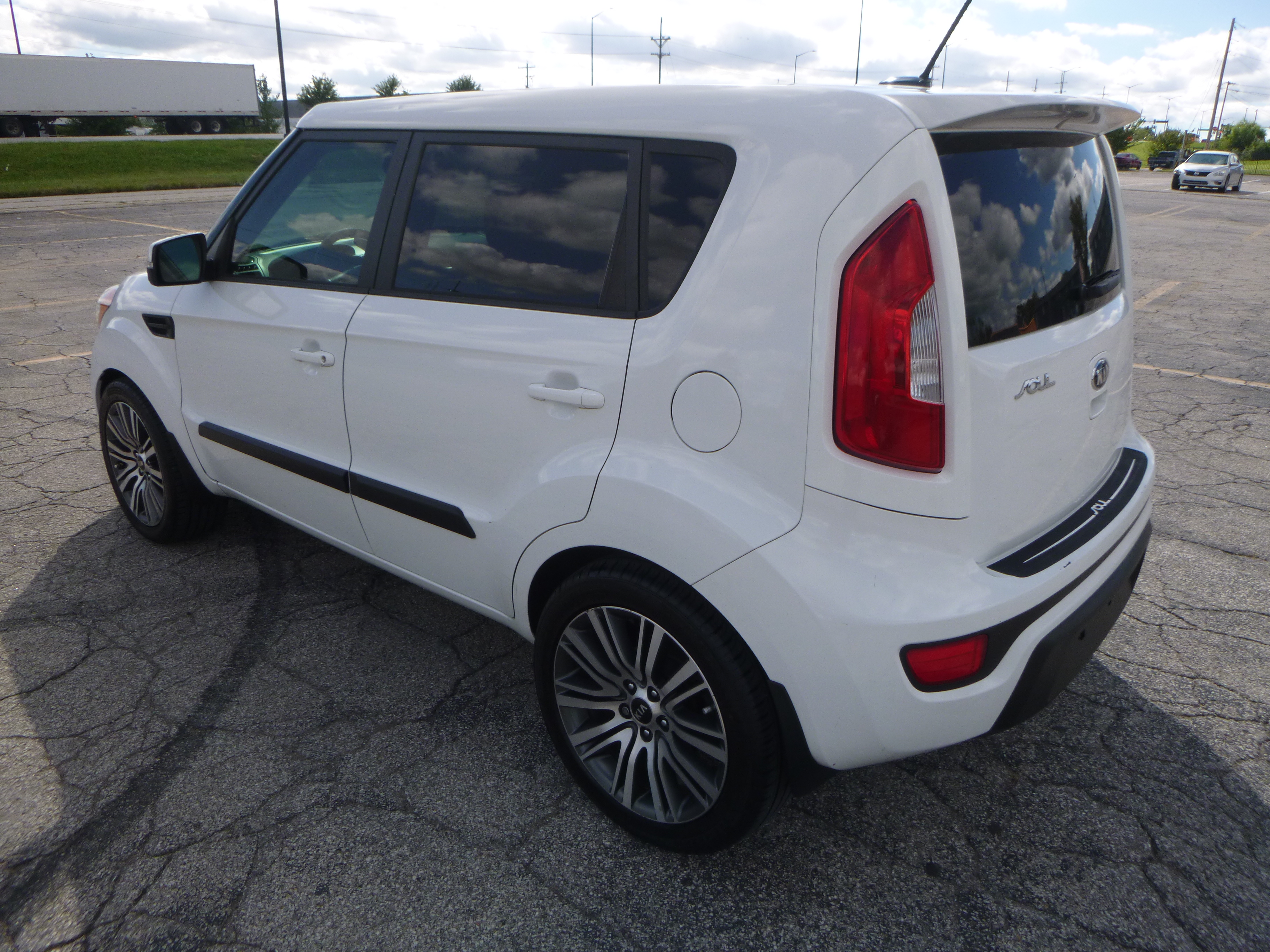 Used 2013 Kia Soul + FWD Hatchback 2.0L 4-Cyl image 8