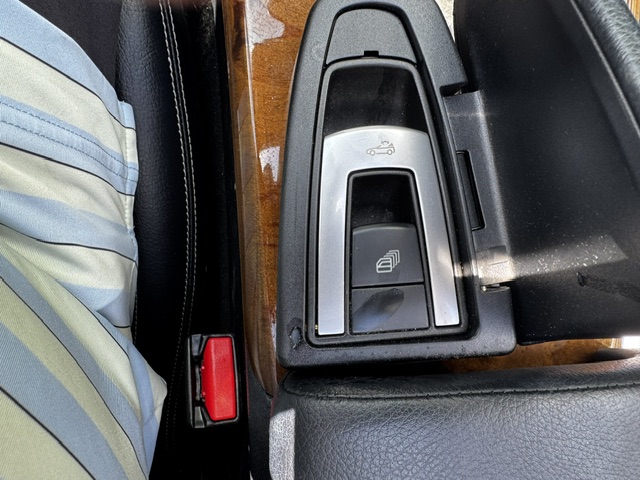 Used 2014 Mercedes-Benz SLK 350 UNAVAIL image 33