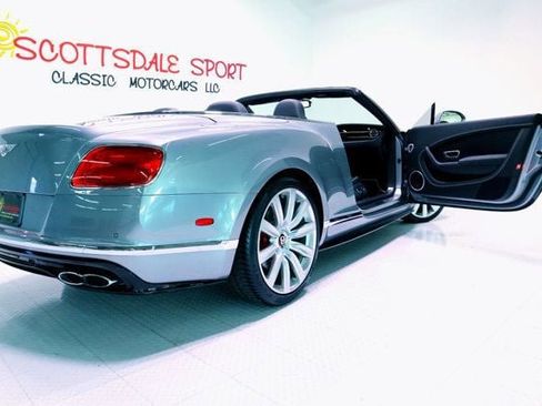 Used 2017 Bentley Continental GT image 9