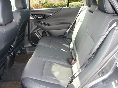 Used 2025 Subaru Outback Limited image 7