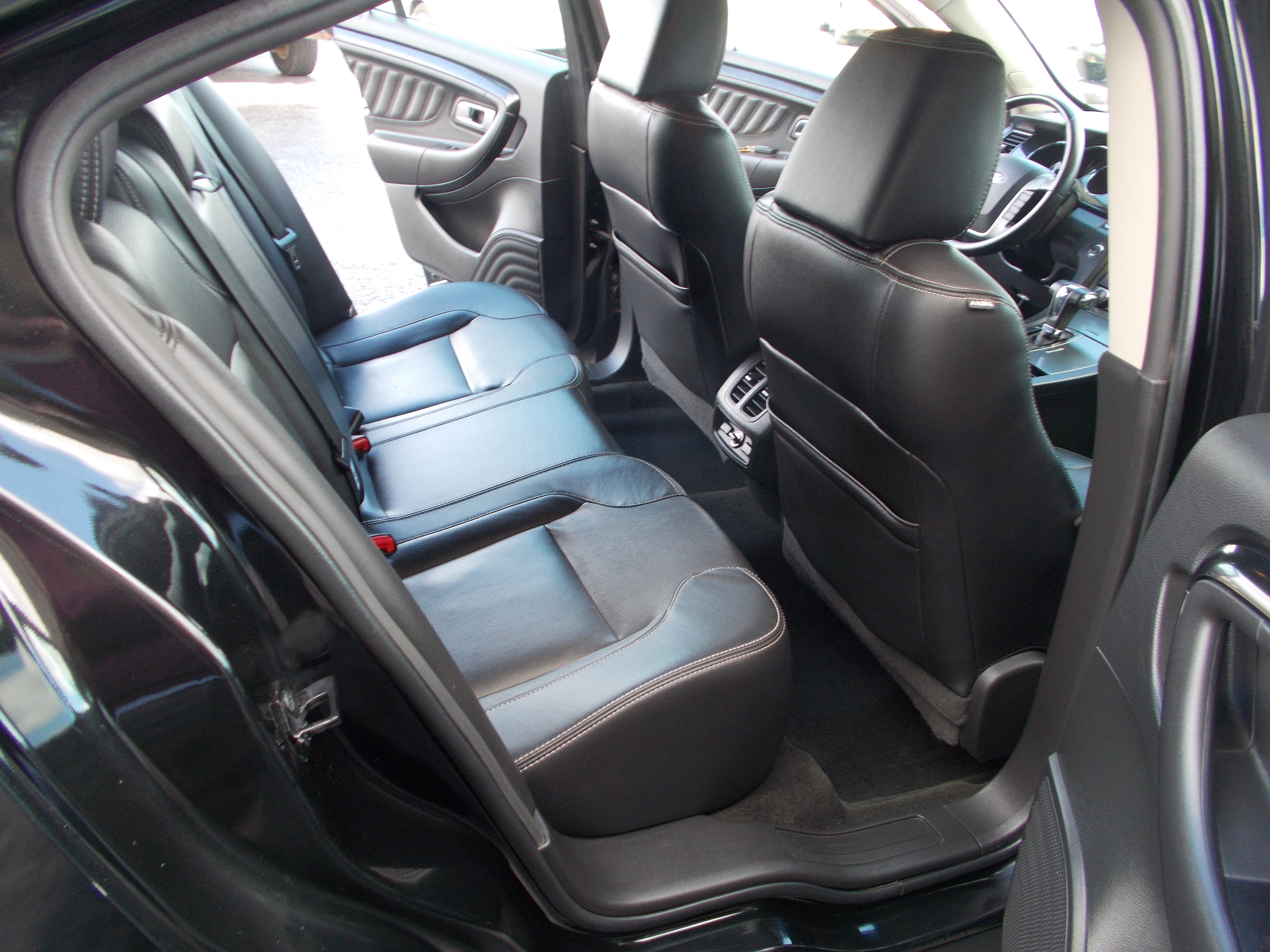 Used 2011 Ford Taurus Limited FWD image 17