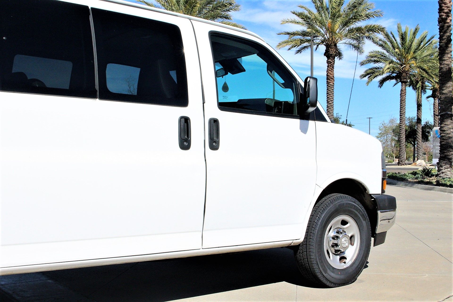 Used 2019 Chevrolet Express 3500 LT RWD image 5