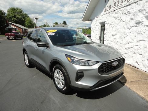 Used 2023 Ford Escape AWD Active image 4