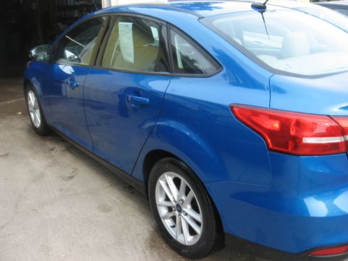 Used 2015 Ford Focus SE Sedan FWD image 6