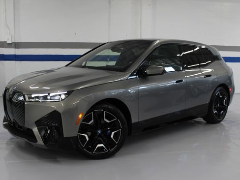 Used 2024 BMW iX M60 image 3