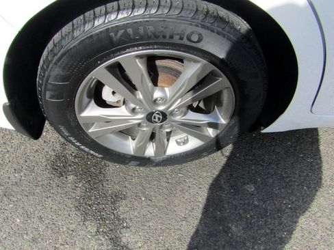 Used 2018 Hyundai Elantra Sedan FWD image 10