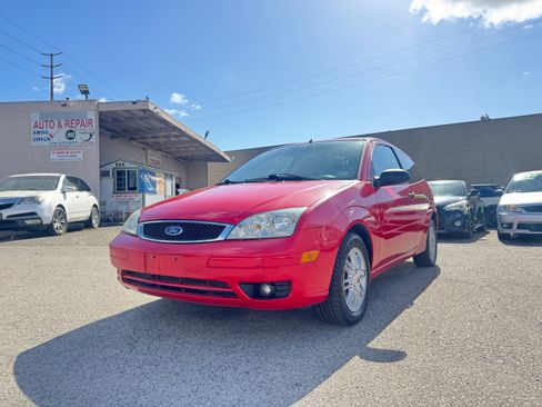 Used 2006 Ford Focus ZX3 Hatchback FWD image 2