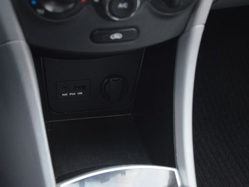 Used 2013 Hyundai Accent SE image 17