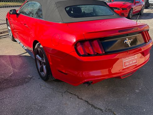 Used 2015 Ford Mustang image 2