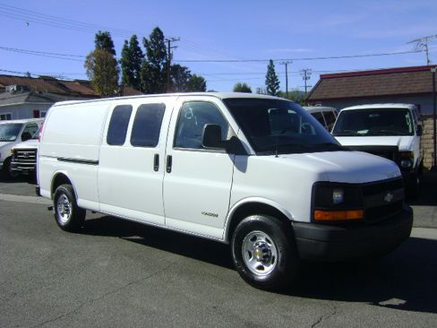 Used 2005 Chevrolet Express 3500 image 3