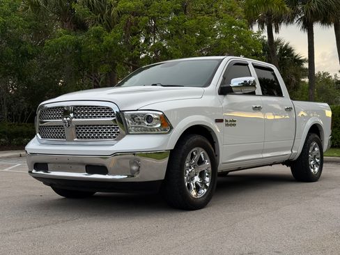 Used 2018 RAM 1500 2WD Crew Cab Laramie image 5