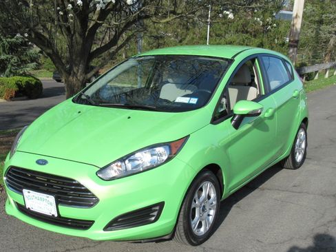 Used 2014 Ford Fiesta SE image 1
