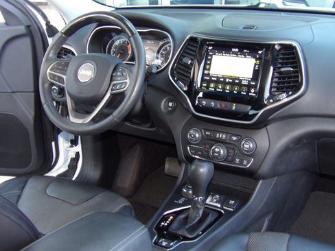 Used 2019 Jeep Cherokee 4WD Overland image 29