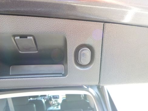 Used 2018 GMC Yukon Denali image 23