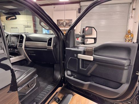 Used 2020 Ford F350 Lariat image 18