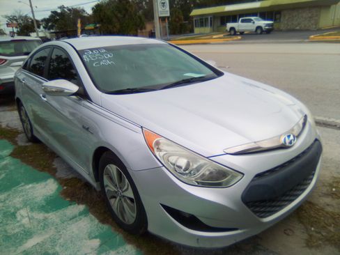 Used 2012 Hyundai Sonata image 2