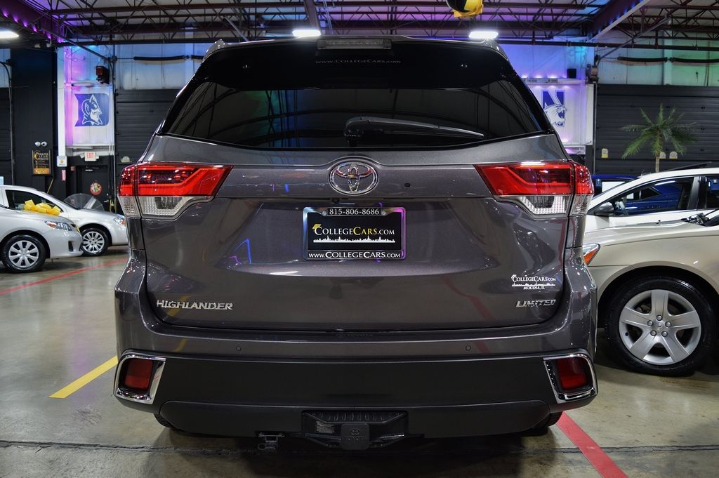 Used 2018 Toyota Highlander Limited V6 w/ 3rd Row FWD image 9