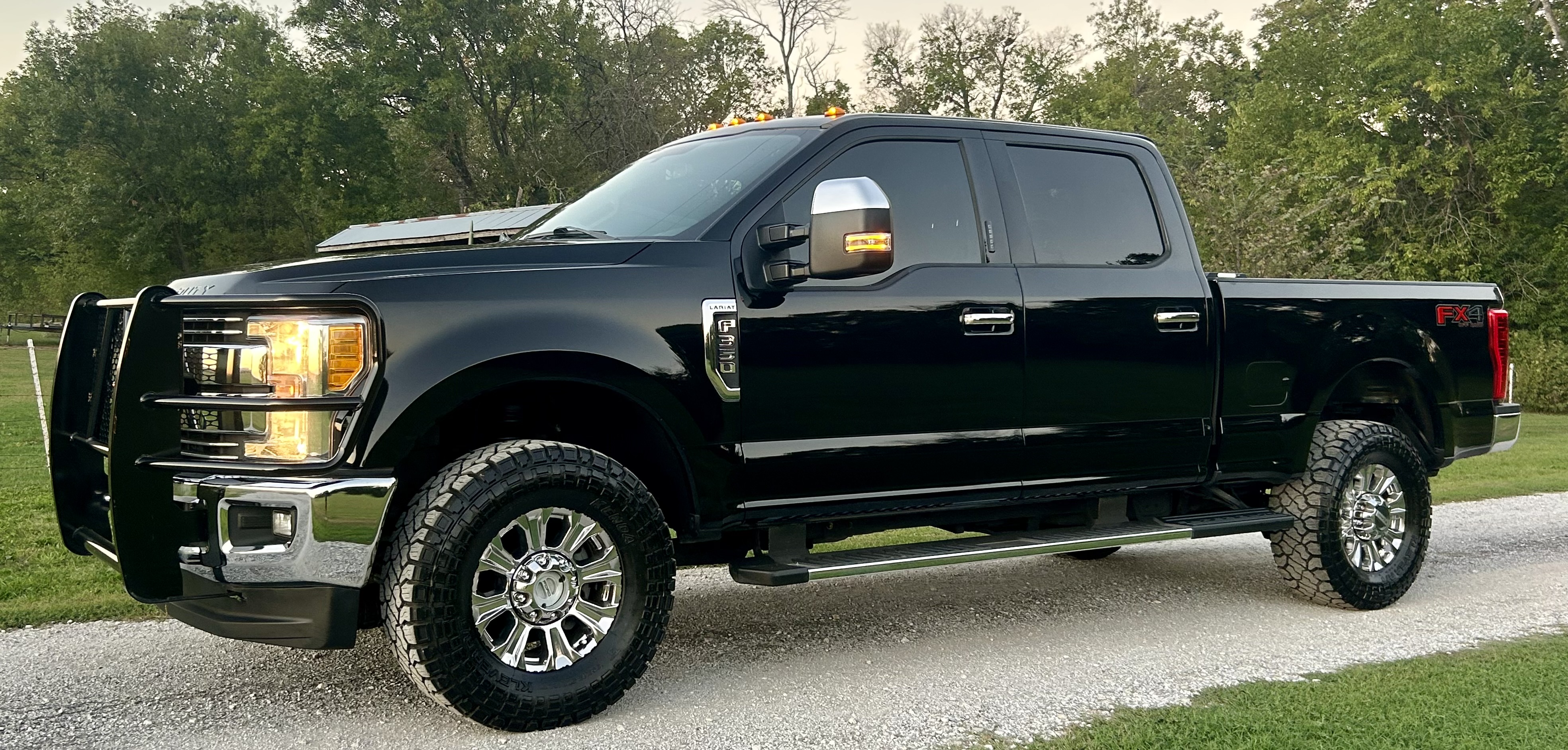 Used 2017 Ford F350 4x4 Crew Cab Super Duty image 2