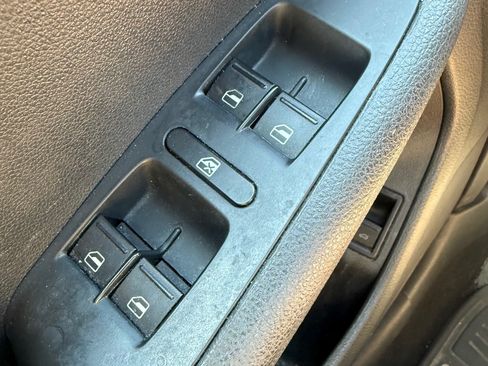 Used 2017 Volkswagen Jetta SE image 19