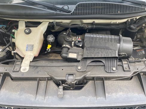 Used 2017 Chevrolet Express 2500 image 26