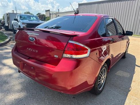 Used 2011 Ford Focus SE Sedan FWD image 2