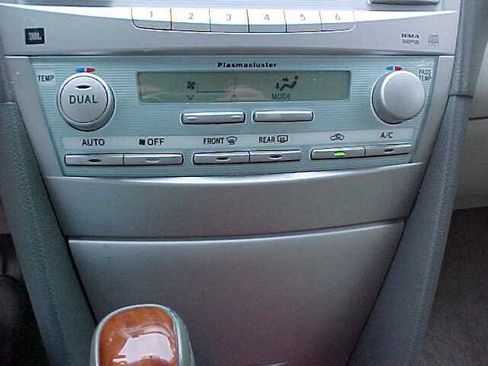 Used 2009 Toyota Camry XLE image 30